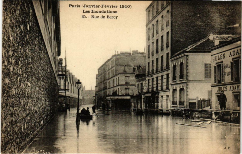 Carte postale ancienne Paris Rue de Bercy Inondations 1910 à Paris