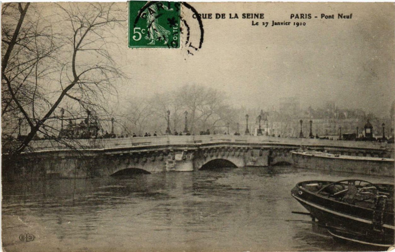 Carte postale ancienne Paris Pont Neuf Inondations 1910 à Paris