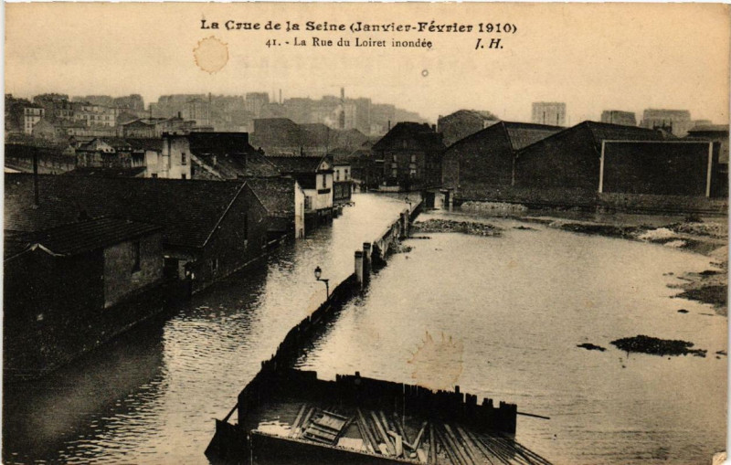 Carte postale ancienne Paris Rue du Loiret Inondations 1910 à Paris