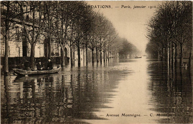 Carte postale ancienne Paris Avenue Montaigne Inondations 1910 à Paris