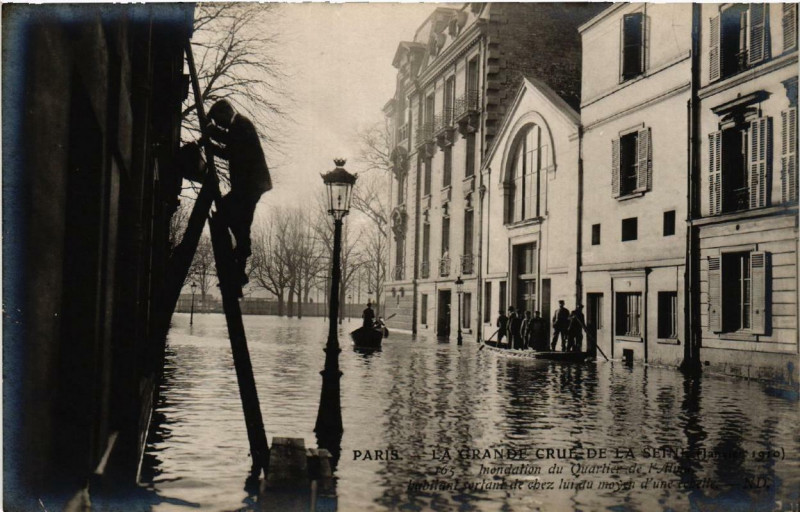 Carte postale ancienne Paris Quartier de l'Alma Inondations 1910 à Paris