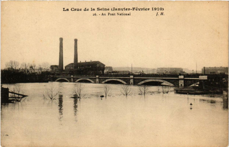 Carte postale ancienne Paris Au Pont National Inondations 1910 à Paris