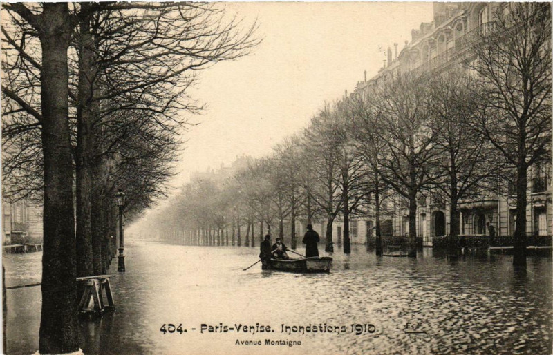 Carte postale ancienne Paris Avenue Montaigne Inondations 1910 à Paris