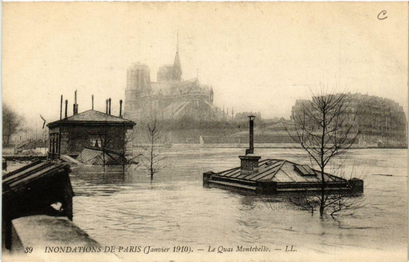 Carte postale ancienne Paris Le Quai Montebello Inondations 1910 à Paris