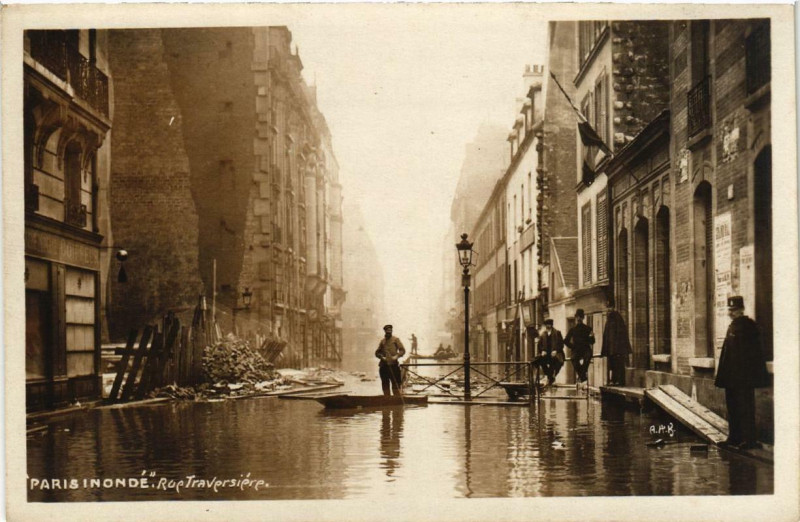 Carte postale ancienne Paris Rue Traversiere Inondations 1910 à Paris