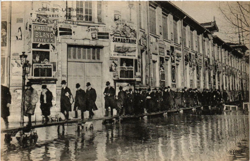 Carte postale ancienne Paris Avenue Rapp Inondations 1910 à Paris