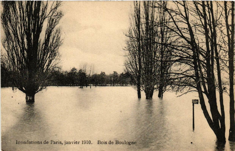Carte postale ancienne Paris Bois de Boulogne Inondations 1910 à Paris