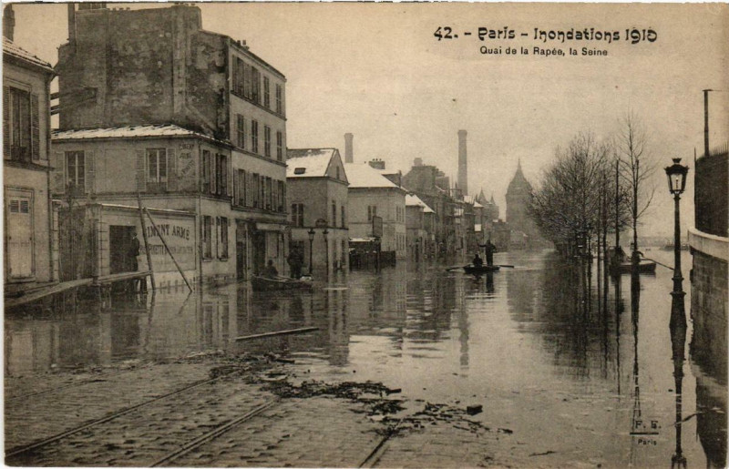 Carte postale ancienne Paris Quai de la Rapée la Seine Inondations 1910 à Paris