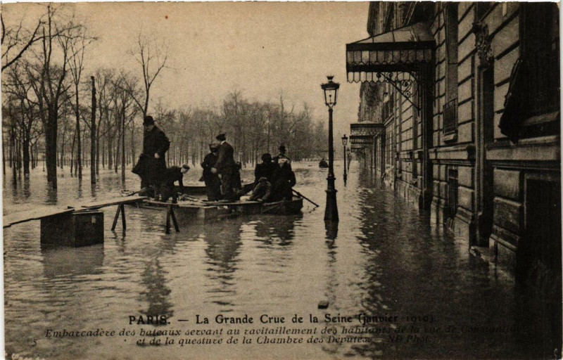 Carte postale ancienne Paris Embarcadere Chambre de la Depute Inondations 1910 à Paris