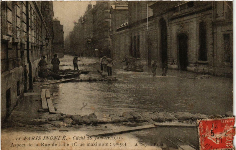 Carte postale ancienne Paris Aspect de la Rue de Lille Inondations 1910 à Paris