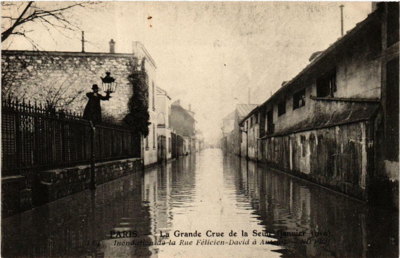 Carte postale ancienne Paris Rue Felicien-David a Auteil Inondations 1910 à Paris