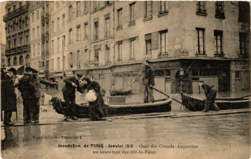 Carte postale ancienne Paris Quai des Grands Augustins Inondations 1910 à Paris