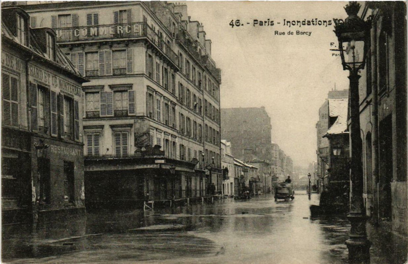 Carte postale ancienne Paris Rue de Bercy Inondations 1910 à Paris
