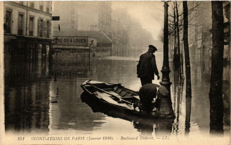 Carte postale ancienne Paris Boulevard Diderot Inondations 1910 à Paris