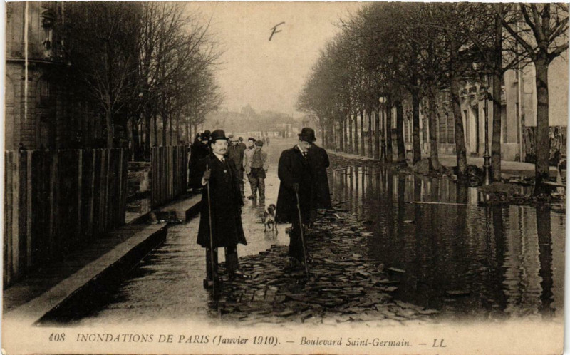Carte postale ancienne Paris Boulevard Saint-Germain Inondations 1910 à Paris
