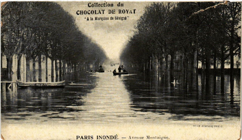 Carte postale ancienne Paris Avenue Montaigne Inondations 1910 à Paris