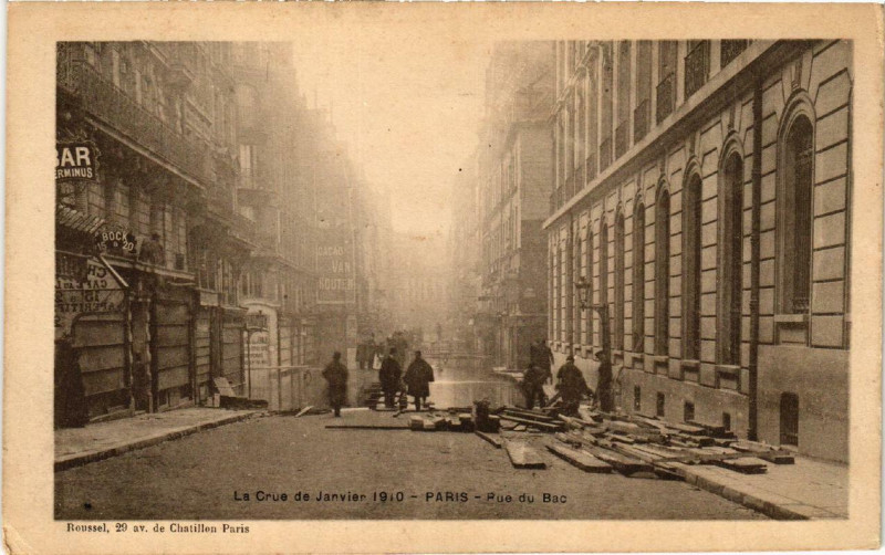 Carte postale ancienne Paris Rue du Bac. Inondations 1910 à Paris