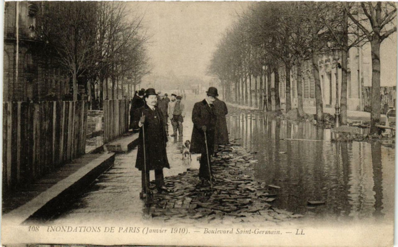 Carte postale ancienne Paris Boulevard Saint-Germain Inondations 1910 à Paris