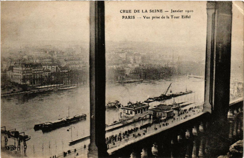 Carte postale ancienne Paris vue prise de la Tour Eiffel Inondations 1910 à Paris