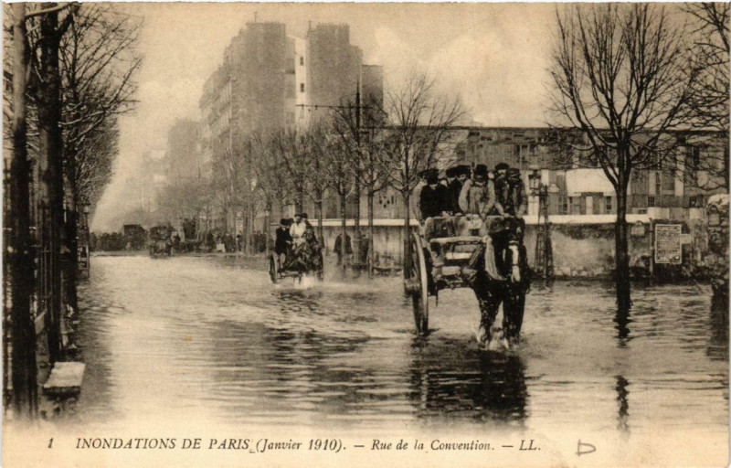 Carte postale ancienne Inondations de Janvier 1910 - Rue de la Convention à Paris 15e