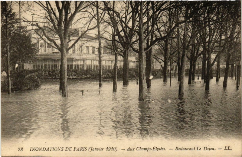 Carte postale ancienne Paris Aux Champs-Elysées Restaurant Ledoyen Inondations 1910 à Paris