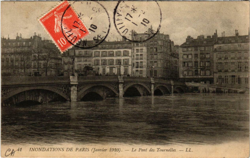 Carte postale ancienne Paris Le Pont des Tournelles Inondations 1910 à Paris