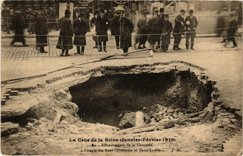 Carte postale ancienne Paris Effondrement de la Chaussée Inondations 1910 à Paris
