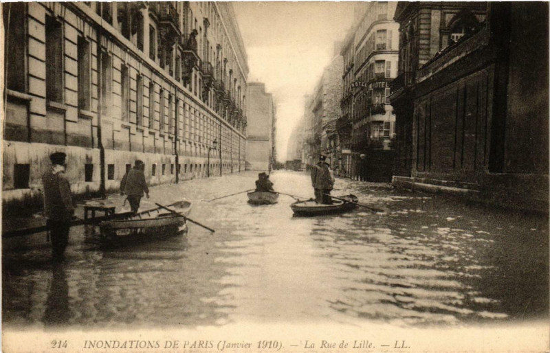 Carte postale ancienne Paris La rue de Lille Inondations 1910 à Paris