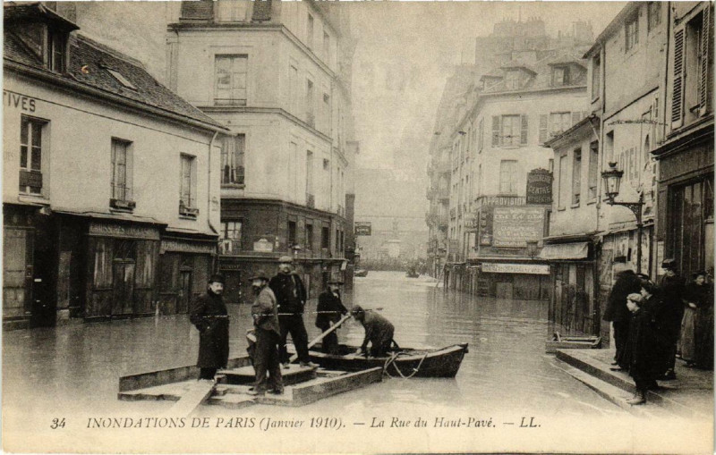 Carte postale ancienne Paris La rue du Haut-Pave Inondations 1910 à Paris
