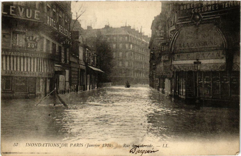 Carte postale ancienne Paris Rue de l'Arcade Inondations 1910 à Paris