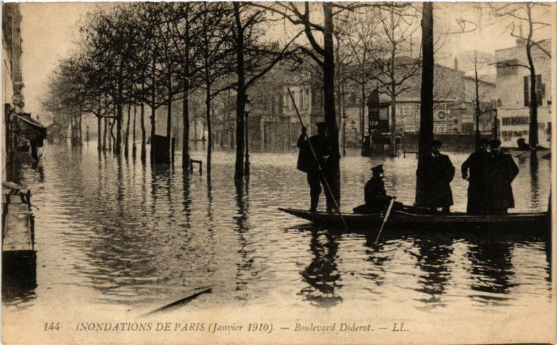 Carte postale ancienne Paris Boulevard Diderot Inondations 1910 à Paris