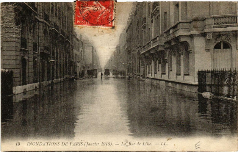 Carte postale ancienne Paris La rue de Lille Inondations 1910 à Paris