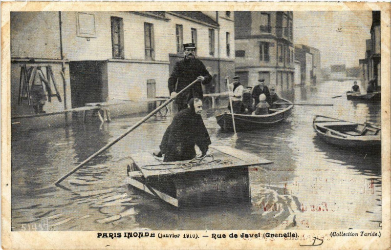 Carte postale ancienne Paris inondé (janvier 1910) - Rue de Javel (Grenelle) à Paris 15e