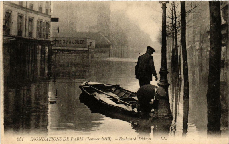 Carte postale ancienne Paris Boulevard Diderot Inondations 1910 à Paris