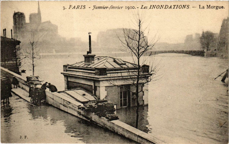 Carte postale ancienne Les Inondations de 1910 - La Morgue à Paris 5e