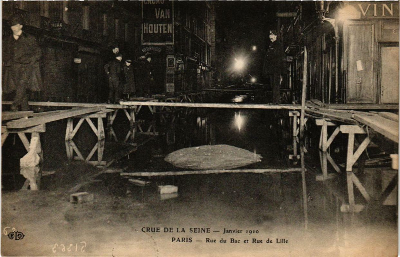 Carte postale ancienne Paris Rue du Bac. Rue de Lille Inondations 1910 à Paris