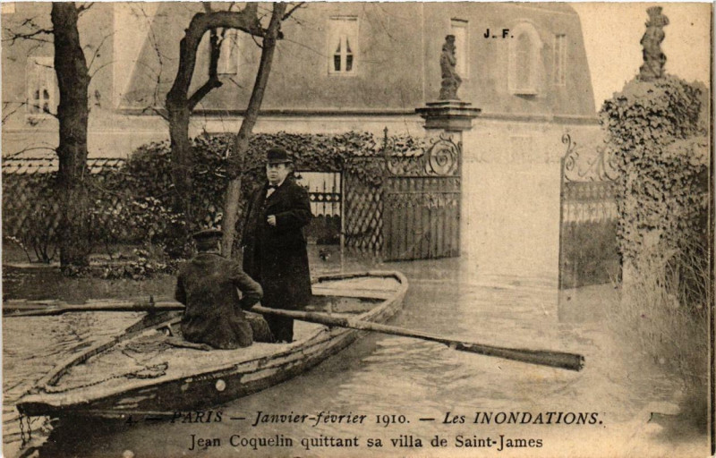 Carte postale ancienne Janvier-février 1910 - Les inondations - Jean Coquelin quittant sa villa de Saint-James à Neuilly-sur-Seine