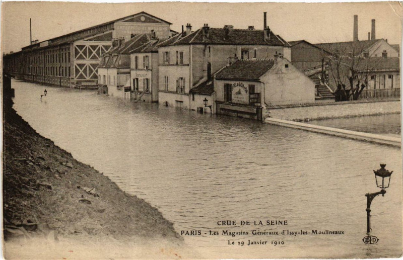 Carte postale ancienne Paris Les Magasins Generaux d'Issy-les-Moulineaux Inondations 1910 à Issy-les-Moulineaux