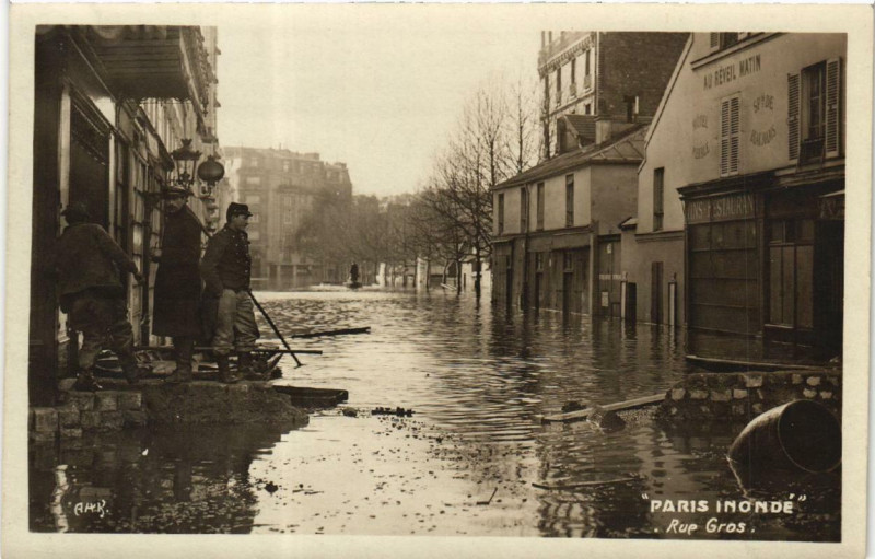 Carte postale ancienne Paris Rue Gros Inondations 1910 à Paris