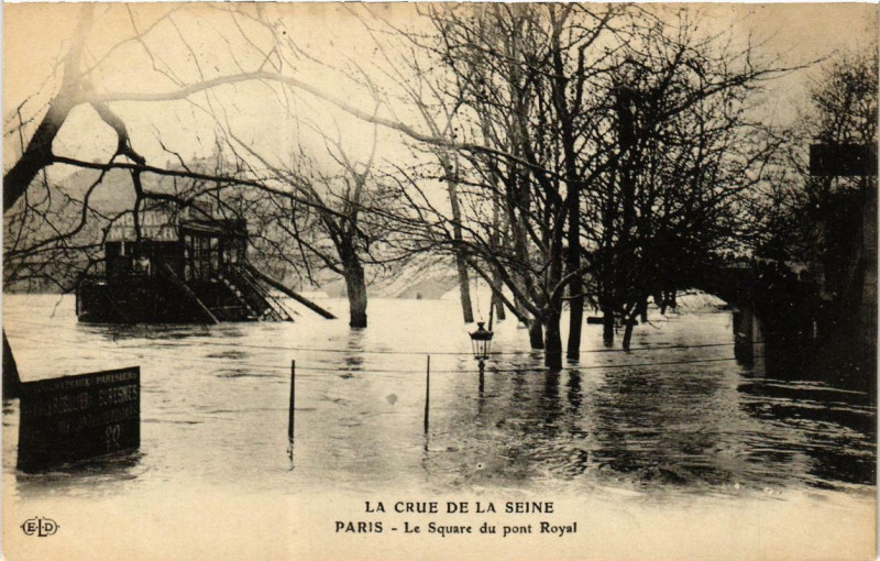 Carte postale ancienne Paris Le Square du Pont Royal Inondations 1910 à Paris