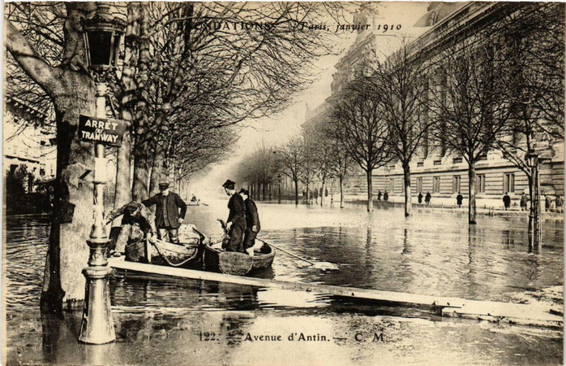 Carte postale ancienne Paris Avenue d'Antin Inondations 1910 à Paris