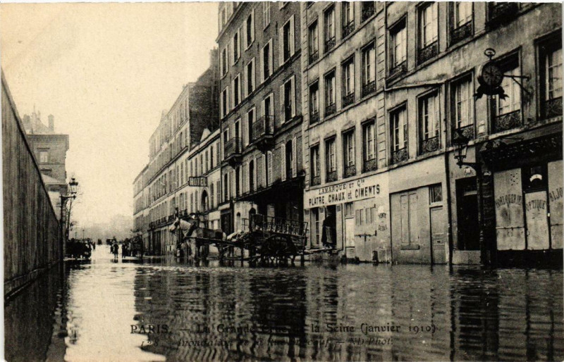 Carte postale ancienne Paris Rue Surcouf Inondations 1910 à Paris