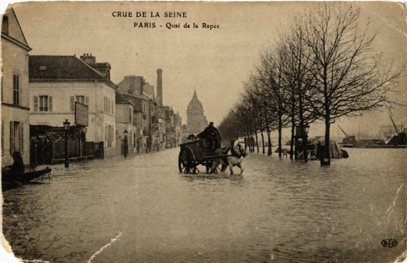 Carte postale ancienne Crue de la Seine - Quai de la Rapée à Paris 4e