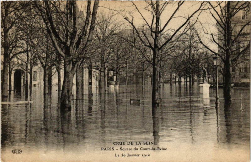 Carte postale ancienne Paris Square du Cours-la-Reine Inondations 1910 à Paris