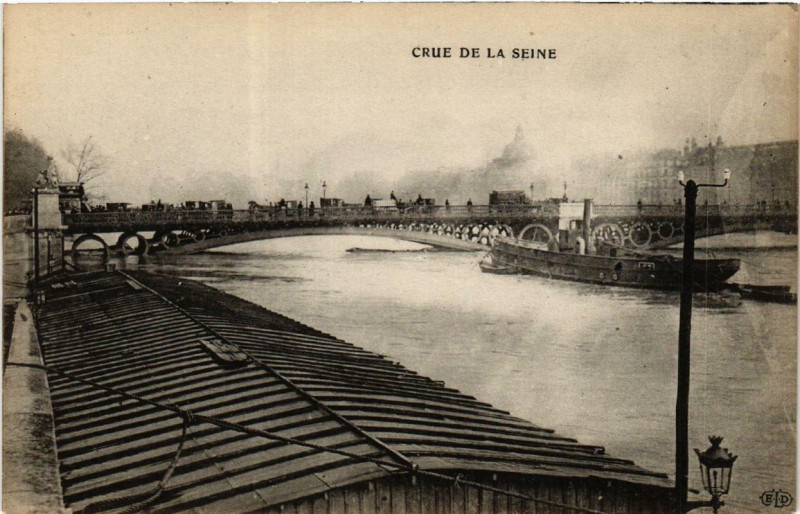 Carte postale ancienne Paris quai Inondations 1910 à Paris