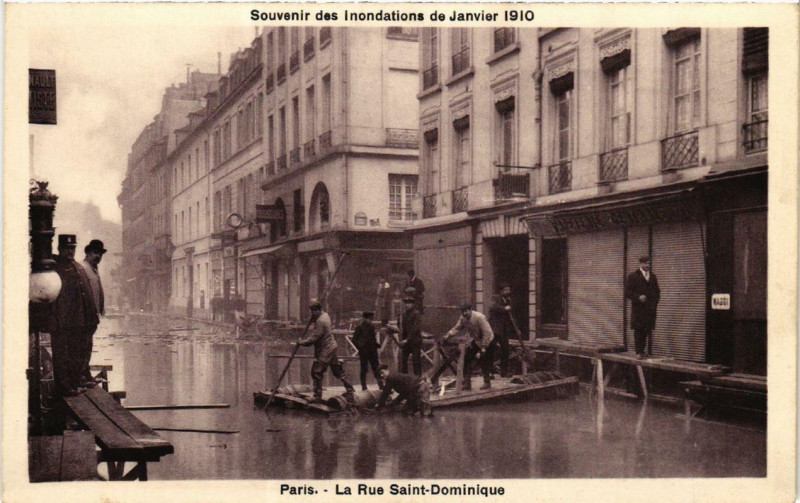 Carte postale ancienne Paris La Rue Saint-Dominique Inondations 1910 à Paris