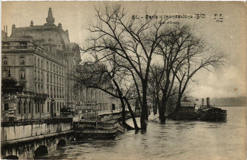 Carte postale ancienne Paris Quai d'Orsay Inondations 1910 à Paris