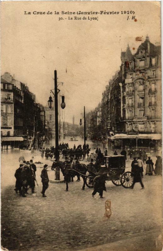 Carte postale ancienne Paris La Rue de Lyon Inondations 1910 à Paris