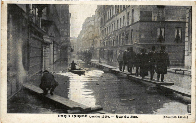 Carte postale ancienne Paris Rue du Bac Inondations 1910 à Paris
