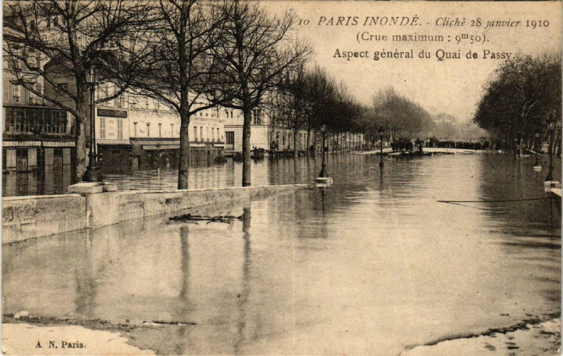 Carte postale ancienne Paris inondé - Cliché 28 janvier 1910 - Aspect général du Quai de Passy à Paris 16e